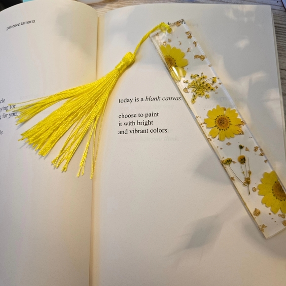 Resin Floral Bookmark - Picture 6 of 6
